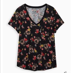 Torrid Size 2 Pocket Tee Heritage Black Skull Floral